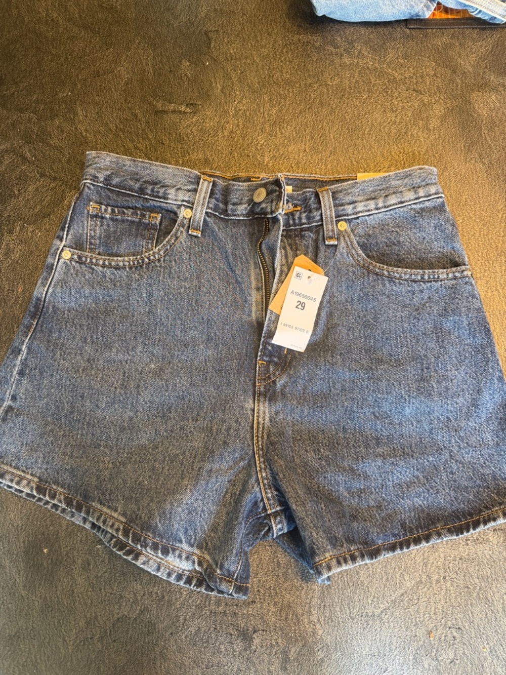 Levi’s Women Mom Jean size 29